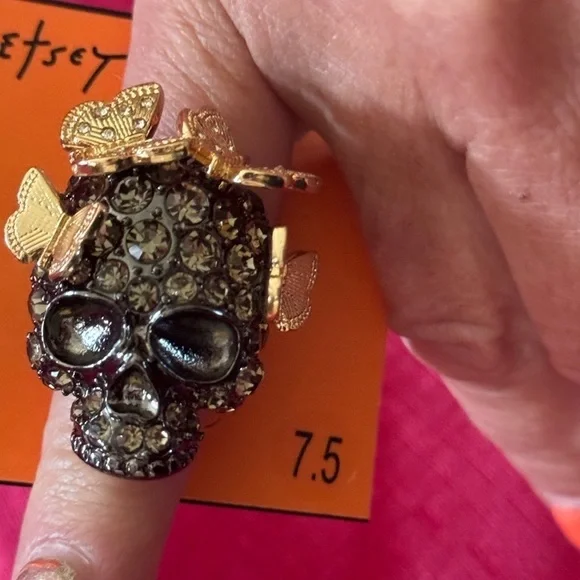 betsy Johnson skull and butterfly rhinestone embellished ring - Picture 8 of 9